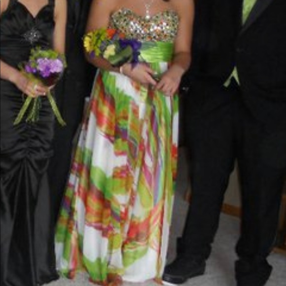 Size 6 prom dress - Picture 4 of 4